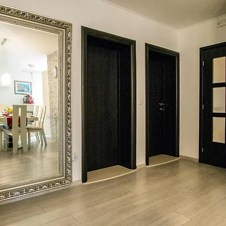 Luxury Stipe Apartment *